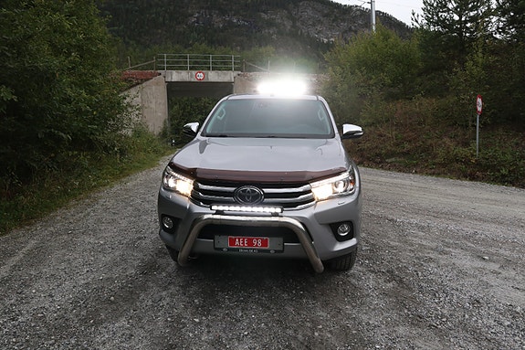 Toyota HiLux 14 of 26
