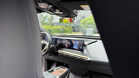 BMW iX 21 of 30