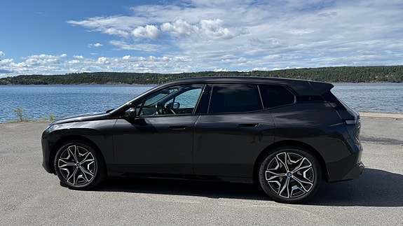 BMW iX 2 of 30