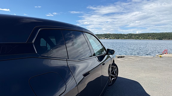 BMW iX 9 of 30