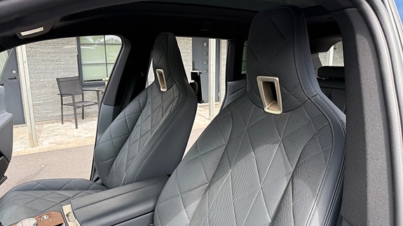 BMW iX 11 of 30