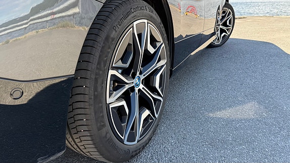 BMW iX 29 of 30