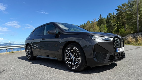 BMW iX 8 of 30