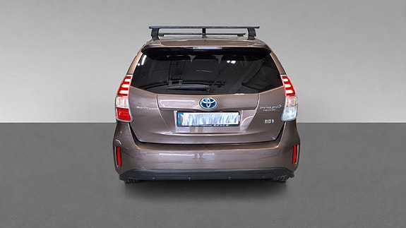 Toyota Prius+ Seven 6 of 26