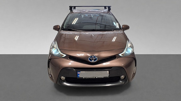 Toyota Prius+ Seven 2 of 26