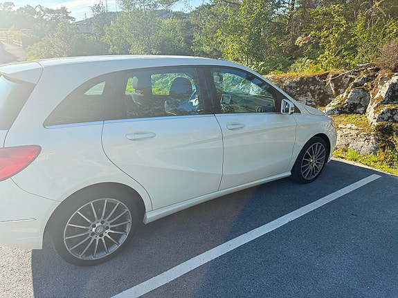Mercedes-Benz B180 5 of 11