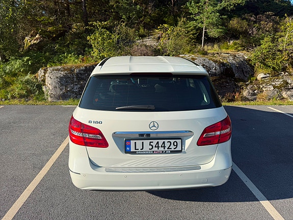 Mercedes-Benz B180 7 of 11