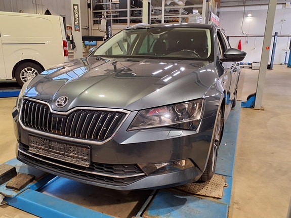 Skoda Superb 8 of 16