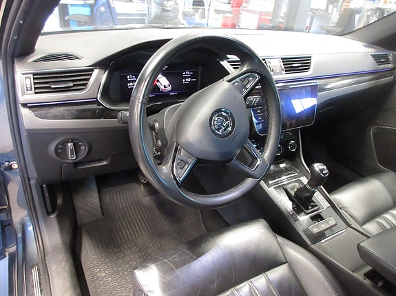 Skoda Superb 11 of 16