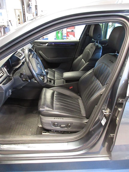 Skoda Superb 10 of 16