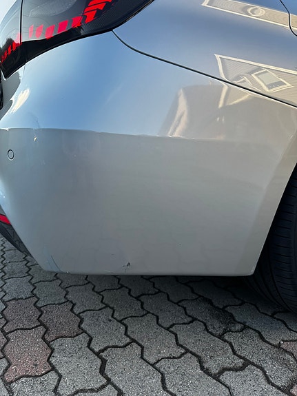 BMW 320i 16 of 27
