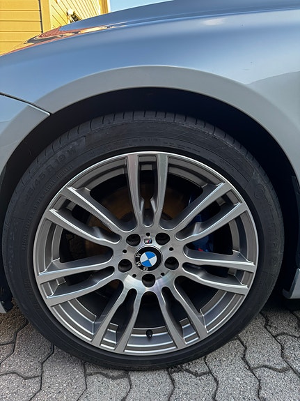 BMW 320i 18 of 27