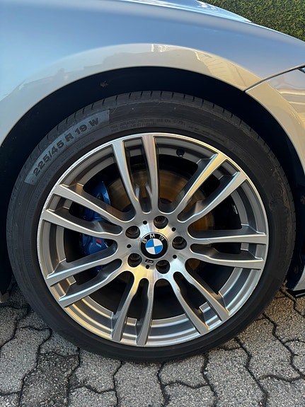 BMW 320i 20 of 27