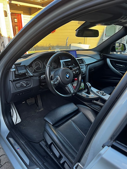BMW 320i 23 of 27