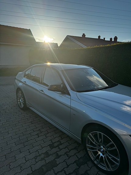 BMW 320i 7 of 27