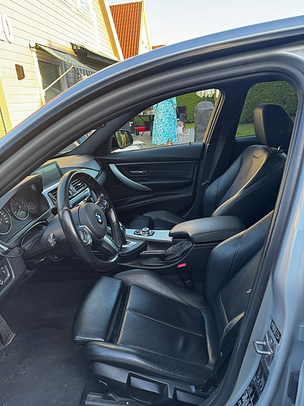 BMW 320i 22 of 27