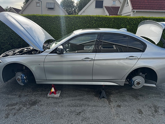 BMW 320i 26 of 27