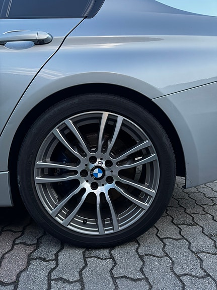 BMW 320i 19 of 27