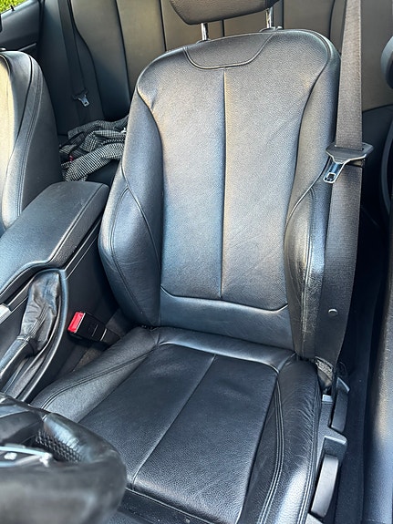 BMW 320i 24 of 27