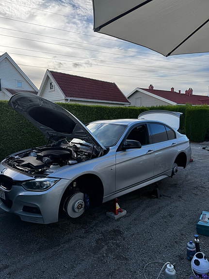 BMW 320i 27 of 27