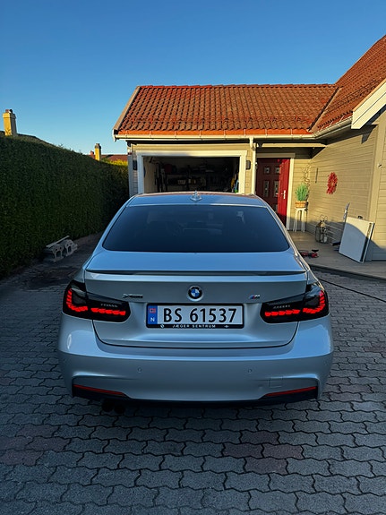 BMW 320i 12 of 27