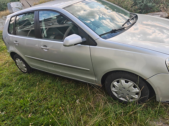 Volkswagen Polo 2 of 9