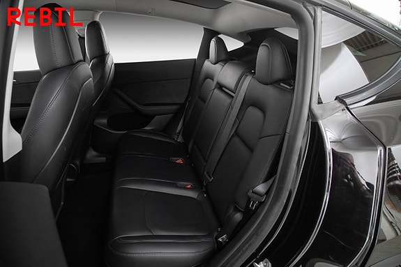 Tesla Model Y 10 of 27
