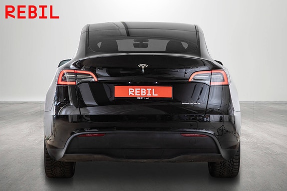 Tesla Model Y 6 of 27