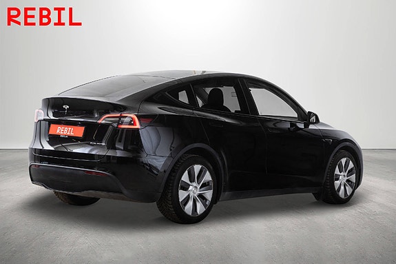 Tesla Model Y 7 of 27