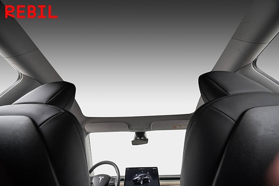 Tesla Model Y 22 of 27