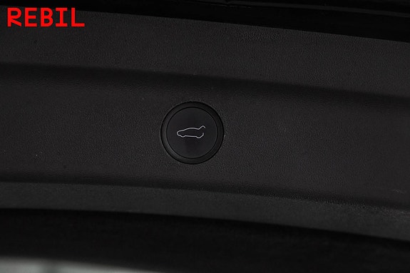 Tesla Model Y 26 of 27