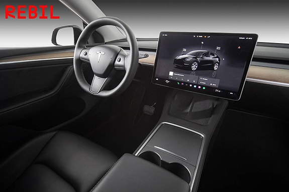 Tesla Model Y 14 of 27