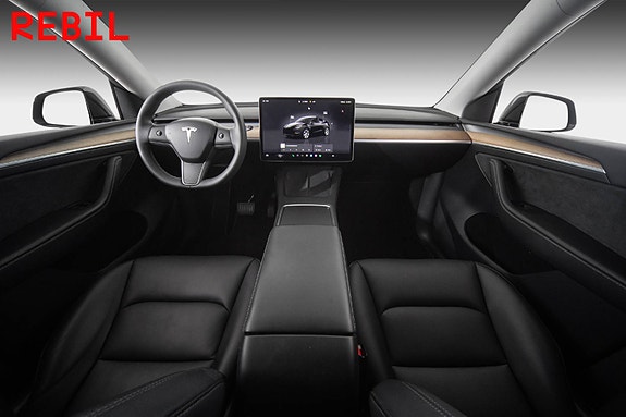 Tesla Model Y 11 of 27