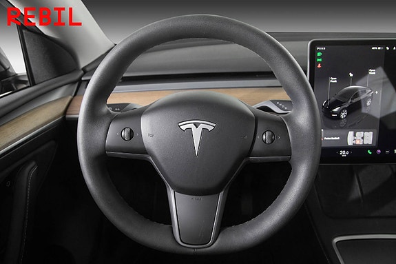 Tesla Model Y 12 of 27