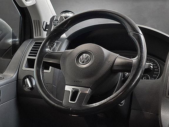 Volkswagen Multivan 19 of 30