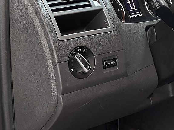 Volkswagen Multivan 15 of 30