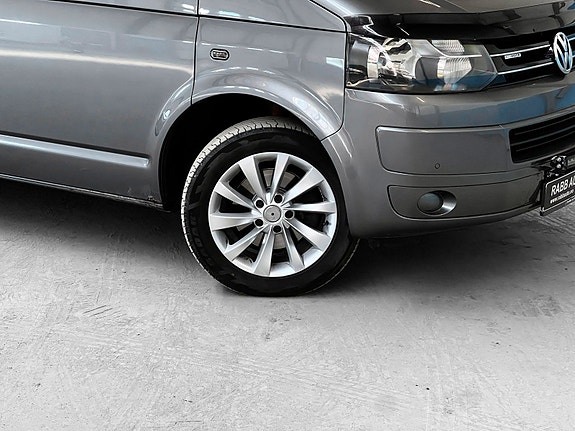 Volkswagen Multivan 6 of 30