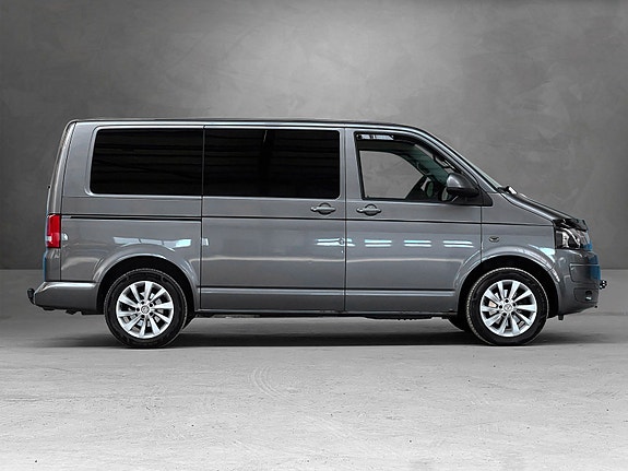 Volkswagen Multivan 7 of 30