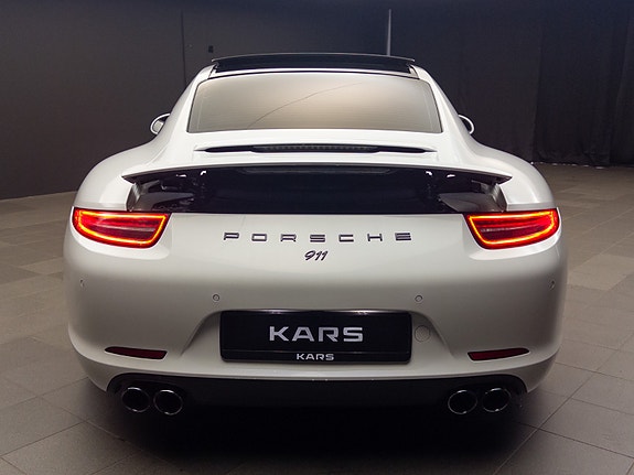 Porsche 911 Carrera 11 of 30