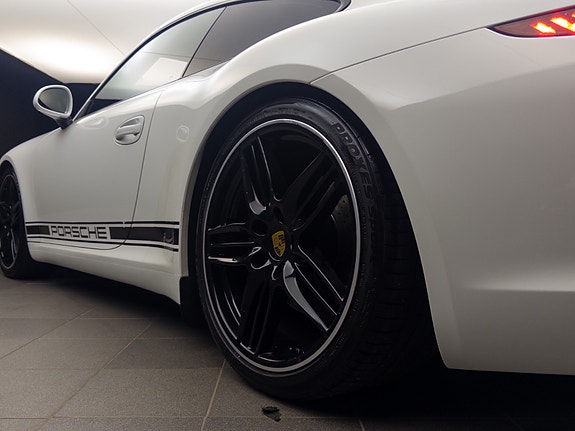 Porsche 911 Carrera 26 of 30