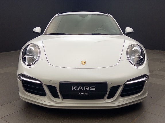 Porsche 911 Carrera 4 of 30