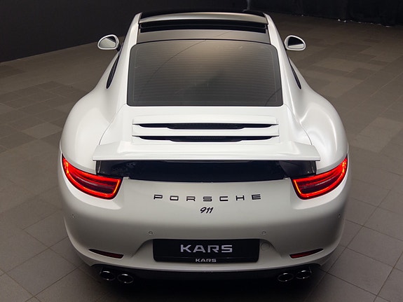 Porsche 911 Carrera 12 of 30