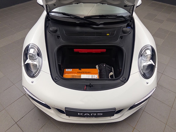 Porsche 911 Carrera 16 of 30