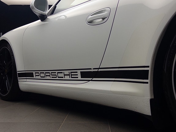 Porsche 911 Carrera 25 of 30