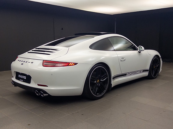 Porsche 911 Carrera 10 of 30