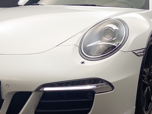 Porsche 911 Carrera 15 of 30