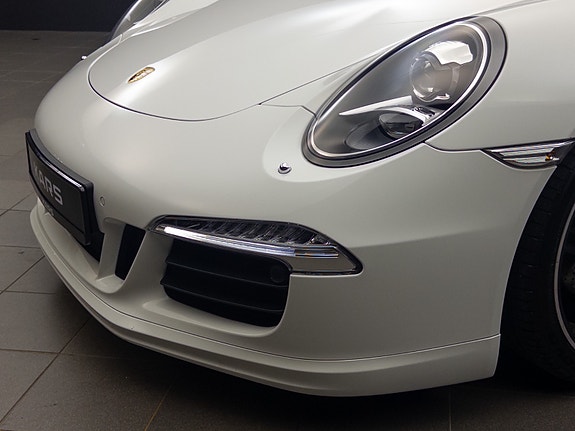 Porsche 911 Carrera 13 of 30