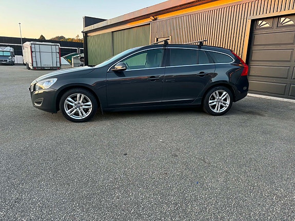 Volvo V60 3 of 30