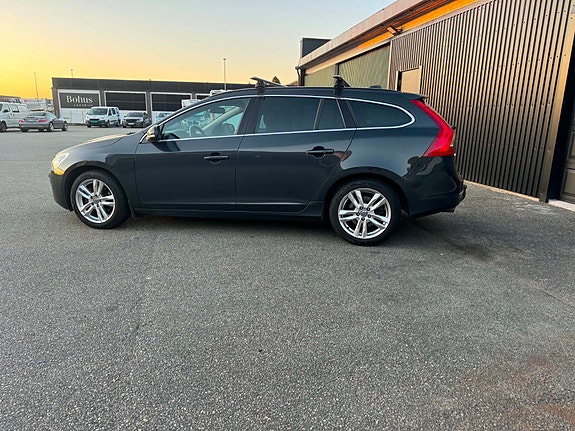 Volvo V60 4 of 30