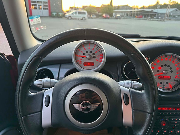 MINI Cooper 25 of 30